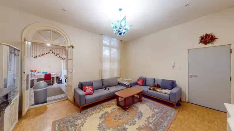 
                                                                    Appartement
                                                                             te koop te Schaerbeek
                                                                