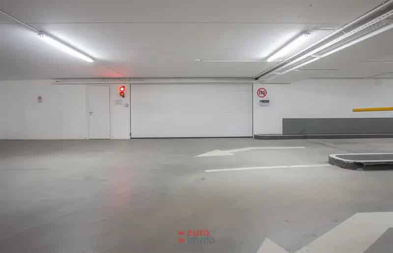 Bréde garage op centrale ligging in Nieuwpoort!