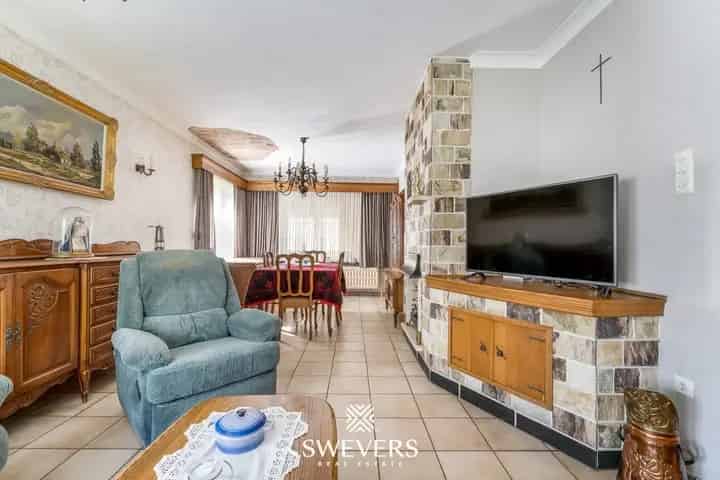 Charmante woning met 3 slaapkamers op 14a 93ca te Genk