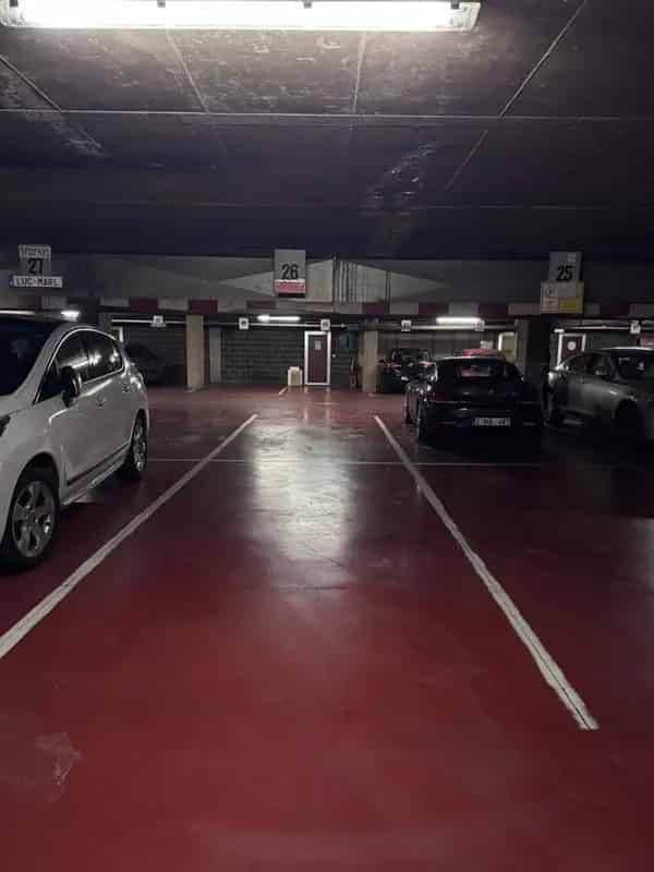 Overdekte parkeerplaats te koop in Sint-Niklaas