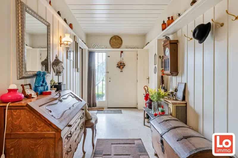 IN OPTIE! Te renoveren gelijkvloers woning met een open zicht op de achterliggende velden.