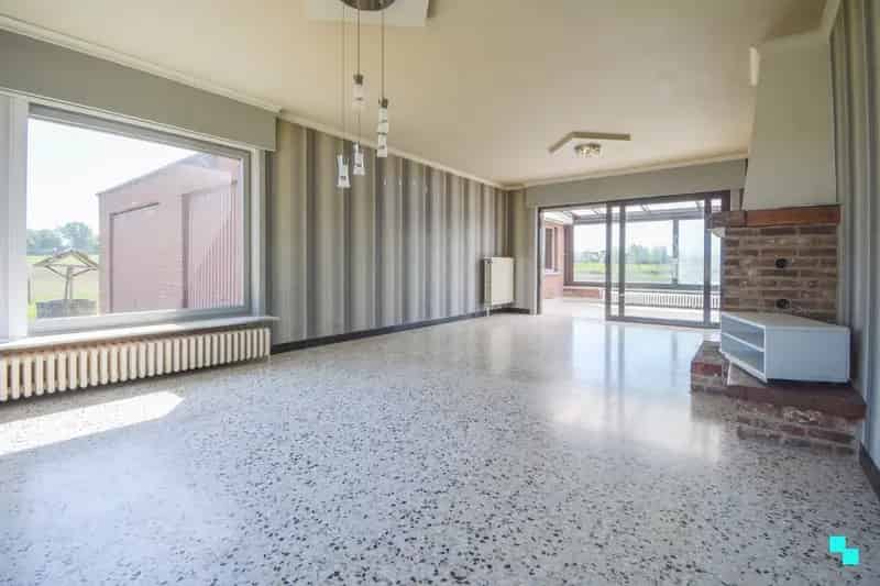 Te renoveren eengezinswoning met magazijn te Hooglede