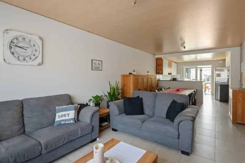 Ruime woning met 3 slaapkamers en grote tuin in Wijnegem!