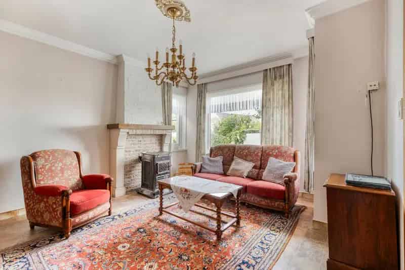Te renoveren HOB op 9a 38ca met 3 slaapkamers!