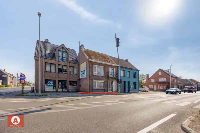IN OPTIE - Te renoveren gezinswoning op een perceel van 3a 37ca.