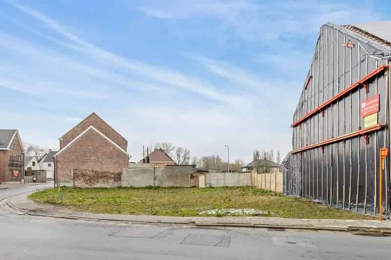 Bouwgrond halfopen bebouwing