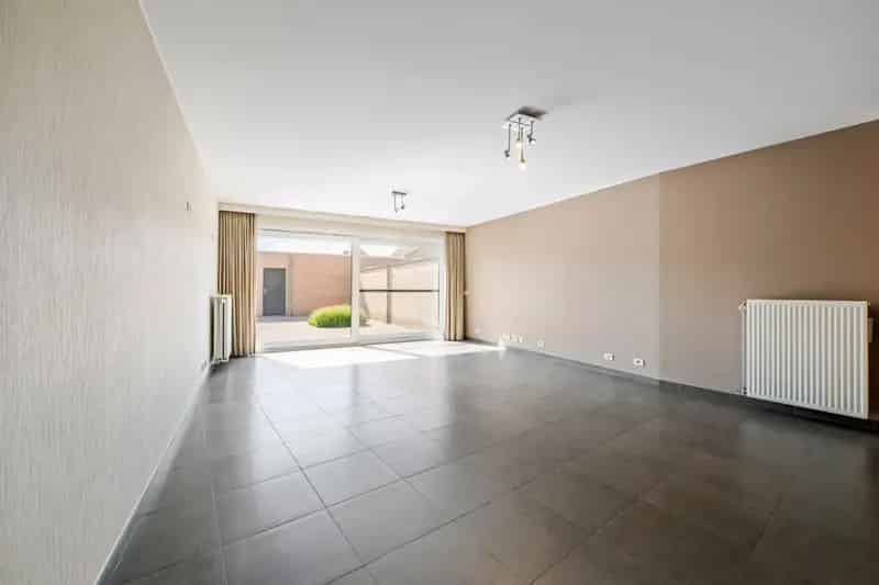Ruim Appartement te Huur Eernegem met Terras en Garage