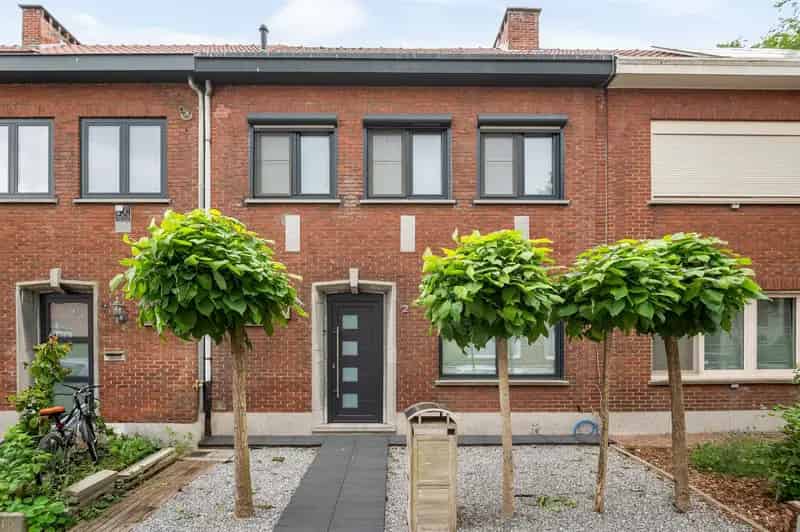 Instapklare gezinswoning met drie slaapkamers en tuin
