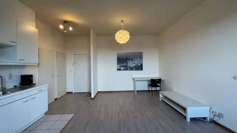 Praktische studio nabij Coupure met fietsenstalling te huur in Gent