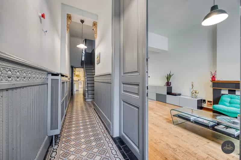 Karaktervol herenhuis met gezellige tuin en garagebox