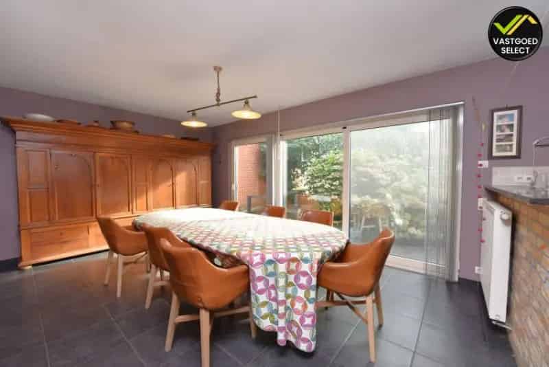 Te koop: Ruime woning met loods en weide totaal 2624 m² in Sint-Laureins