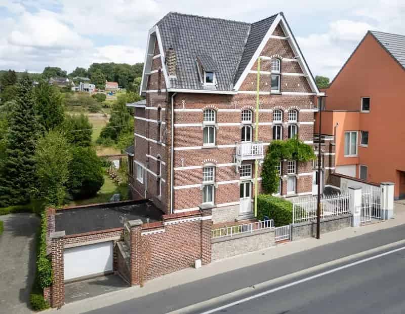 Uniek herenhuis met karakter en uitbreidingspotentieel.