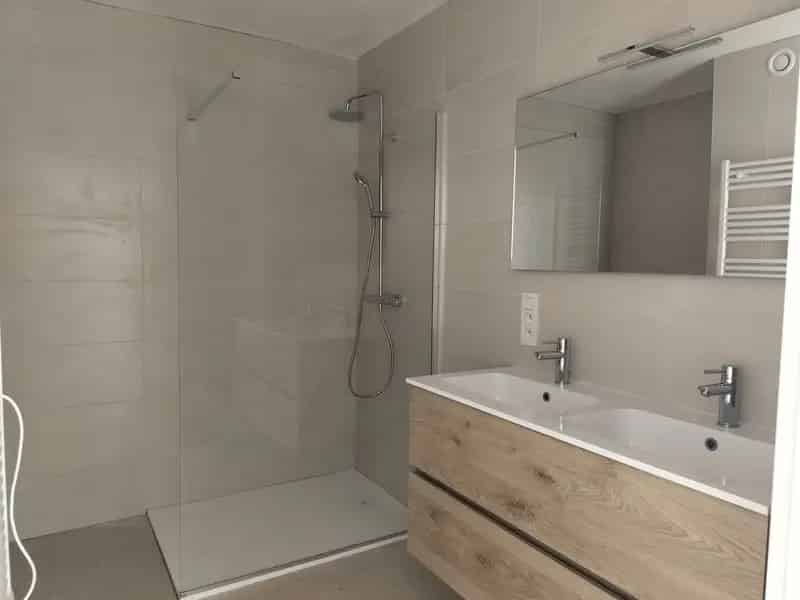 Nieuwbouwappartement met twee slaapkamers en autostaanplaats in Ieper