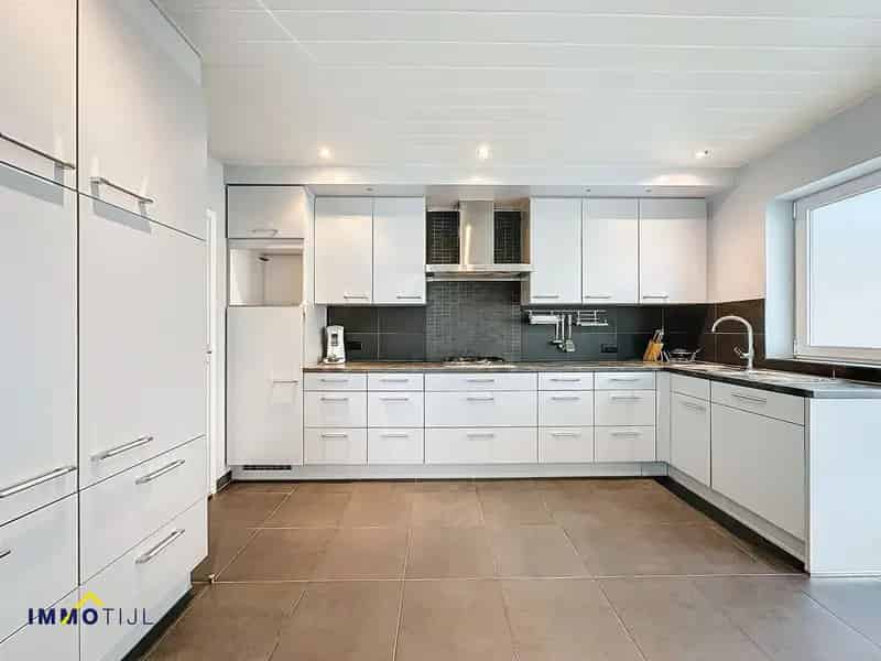 Mooie woning met 4 slaapkamers, garage en tuin!
