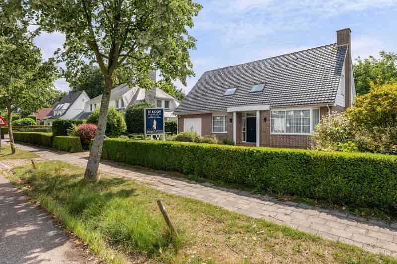 Villa op toplocatie met veel potentieel!
