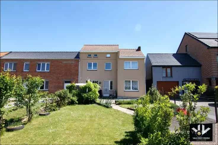 Ruime Rijwoning 3 slaapkamers Nabij Tongeren