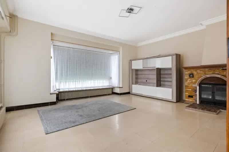 Halfopen bebouwing met 3 slaapkamers op een perceel van 401 m²