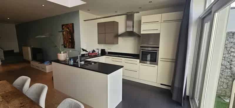 Ruime 4 Slaapkamer Woning in Hartje Kontich