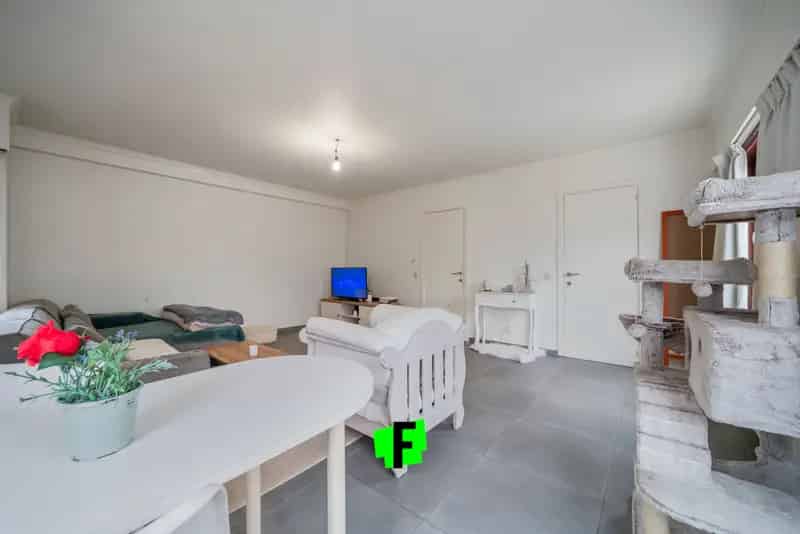Lichtrijk en gerenoveerd appartement te Mariakerke, Oostende