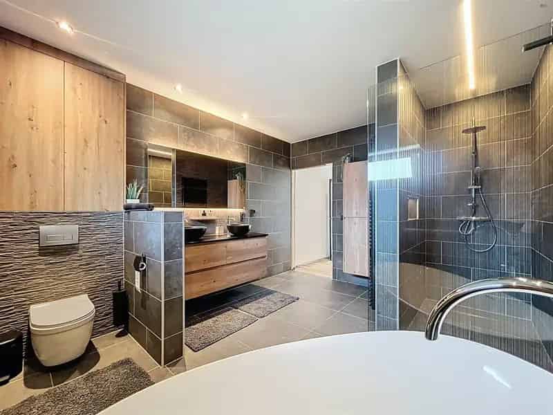 instapklare gezinswoning met 4 slaapkamers op perceel van