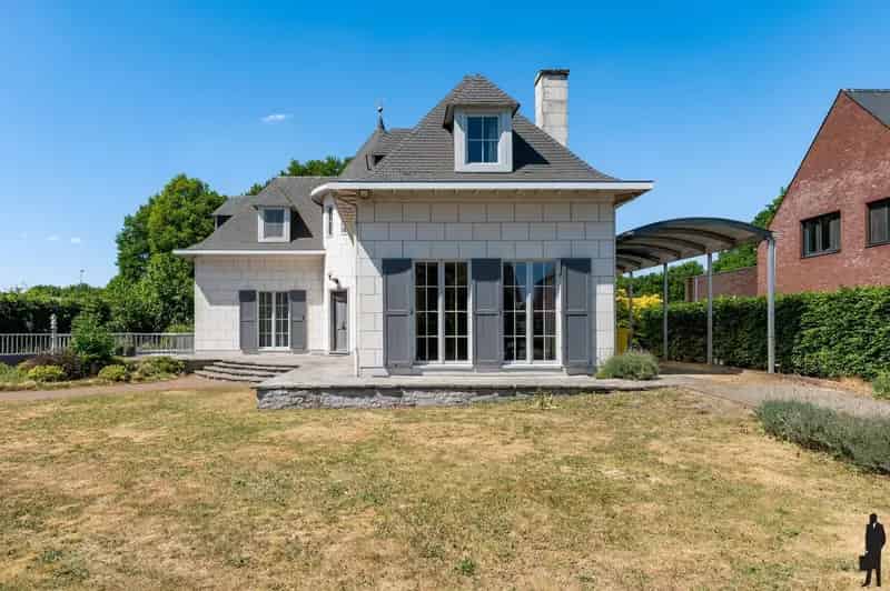 Uitzonderlijk gelegen villa nabij groen op grond van 2.785m²