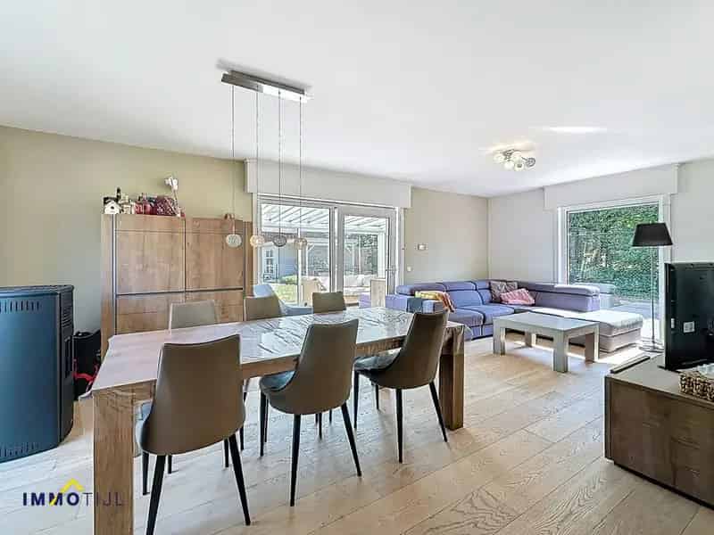 Vrijstaande woning met garage in rustige omgeving!