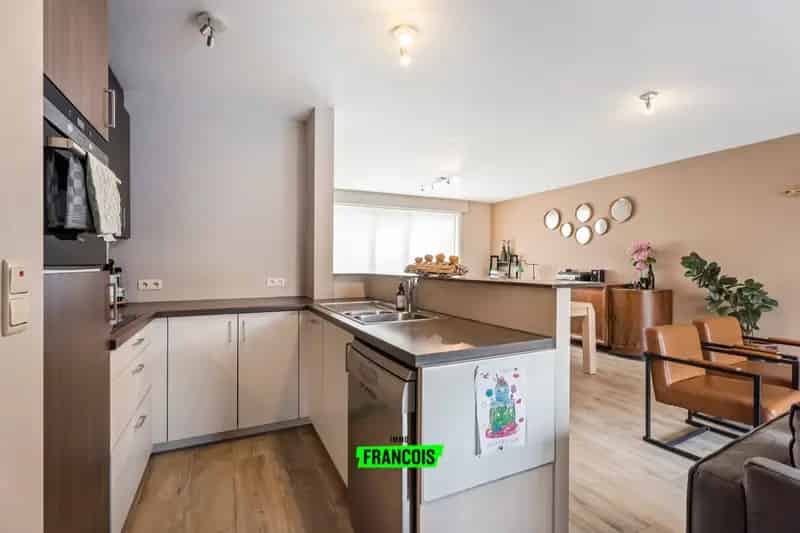 Gezinswoning met dubbele garage te Proven
