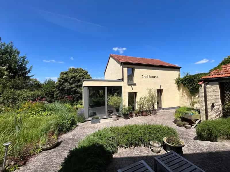 mooi geheel van ruime woning met vrijstaand bijgebouw (zorgwoning, atelier, kantoor, B&B, ....) -  zeer RUSTIGE ligging tussen Leuven, Bierbeek en Hoegaarden