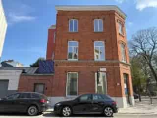Huis te Koop Gent: Triplex Appartement met Handelsruimte