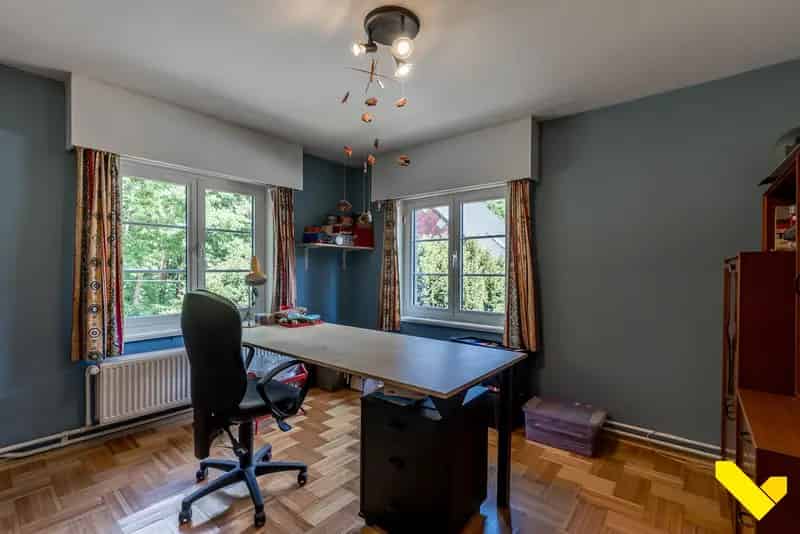 Gezinswoning Met Veel Potentieel En Ruime Tuin