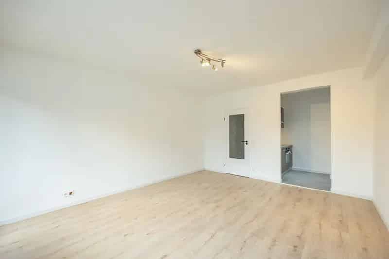 ANTWERPEN-HARMONIE - Vernieuwde studio met terras