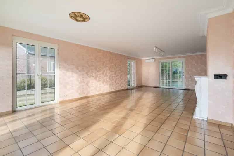 Ruime villa met prachtige tuin in Wolvertem