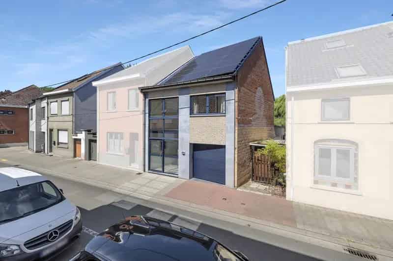 Instapklare woning met garage en tuin