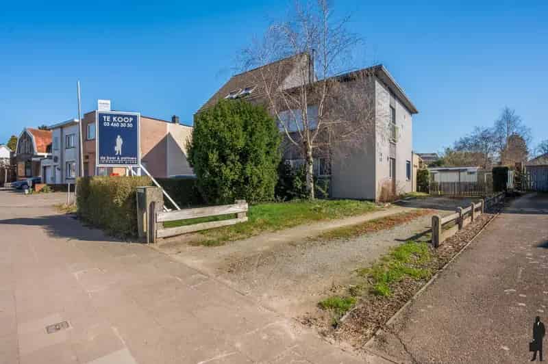 Te renoveren HOB met garage/magazijn met mogelijkheden