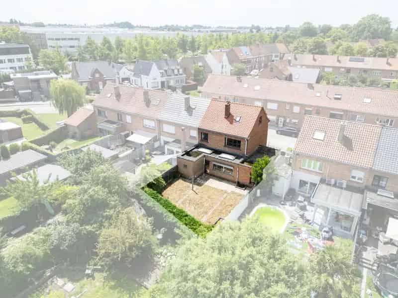 Op te knappen woning met tuin en garage