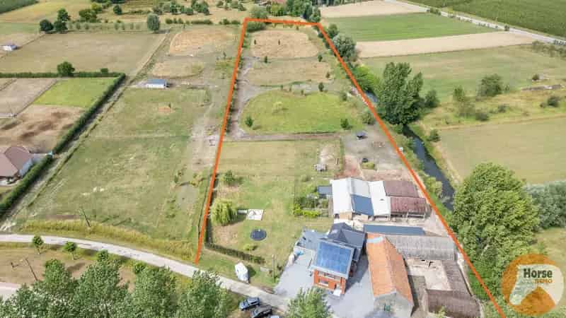 GEETBETS - Gerenoveerde woning met paardenfaciliteiten
