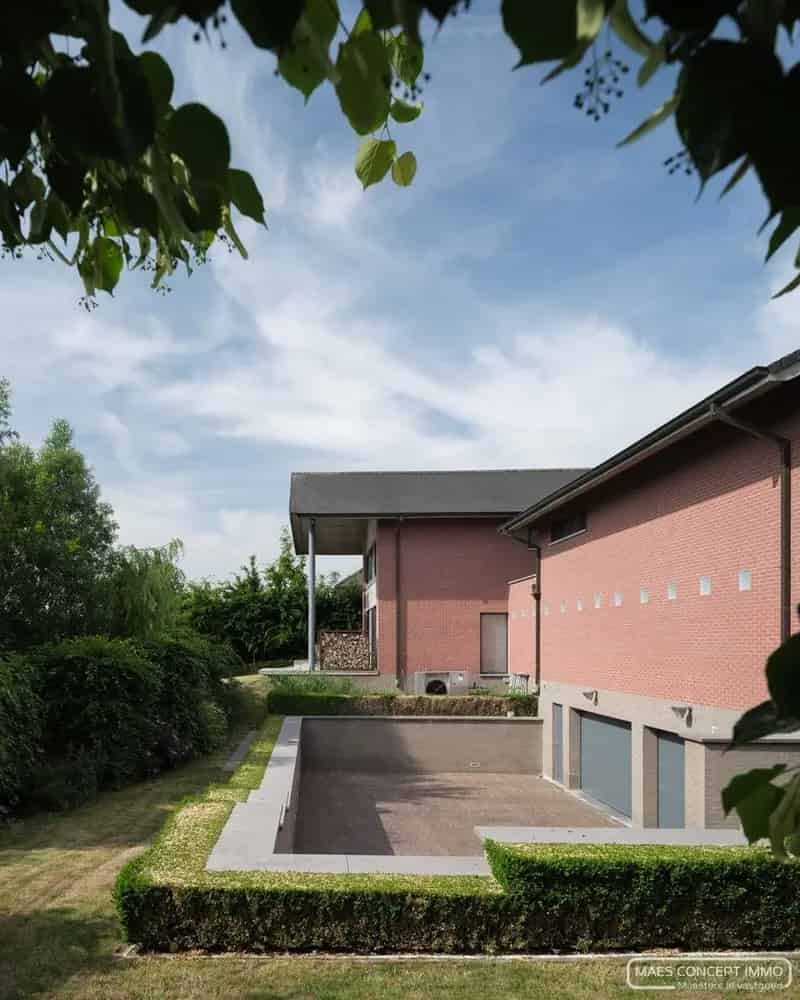 Villa en kantoor vlak bij het centrum van Anzegem