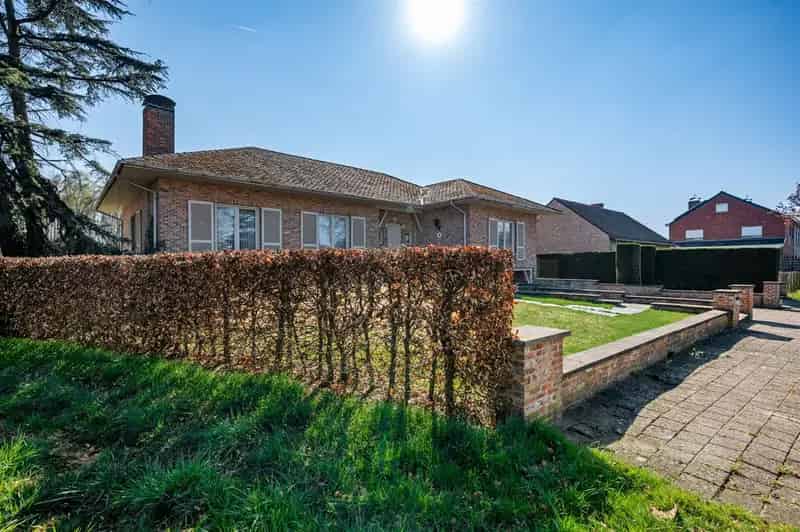 Op te frissen woning met oa 3 slaapkamers op toplocatie