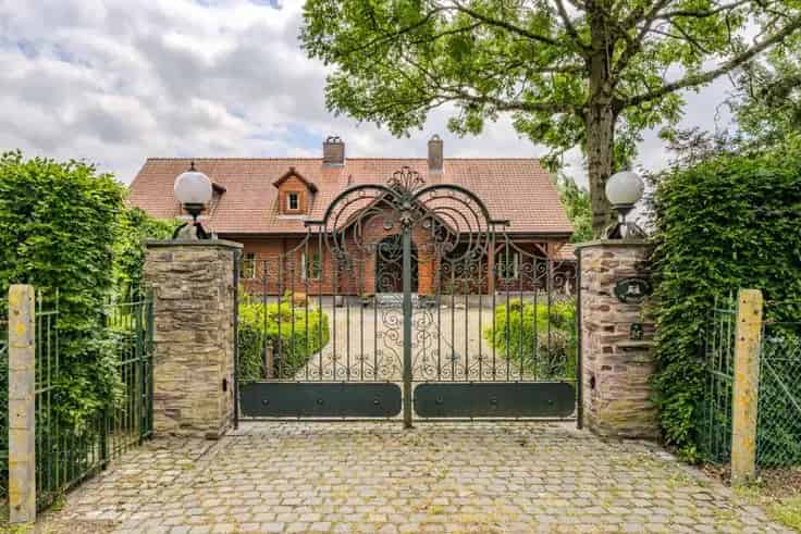 Villa Te Koop Ruime Villa met Mooie Tuin