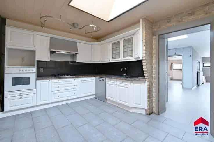 Huis Te Koop Eeklo: Ruime Woning met Tuin nabij Station