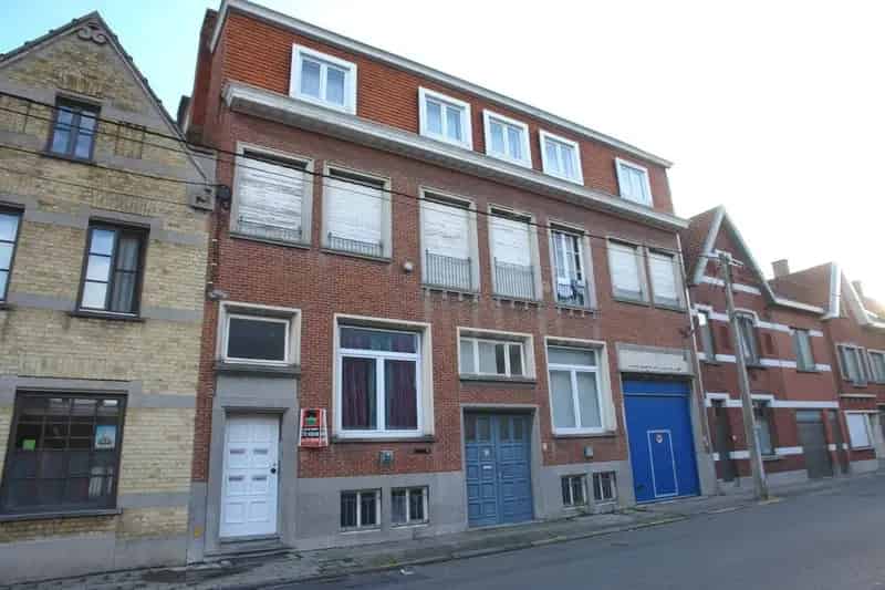 GESLOTEN AUTOSTANDPLAATSEN