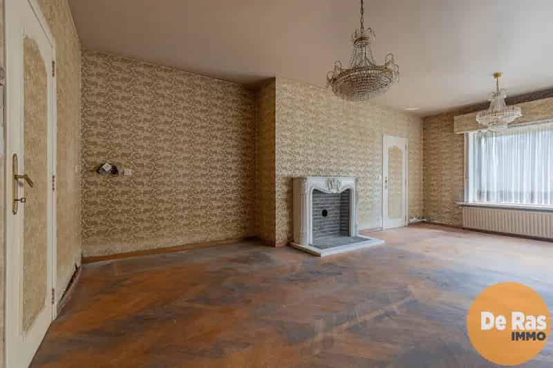 HAALTERT – Te renoveren woning op ruim perceel