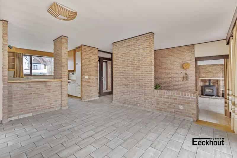 Ruime villa met 4 slaapkamers en grote tuin op gunstige locatie!