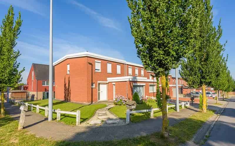 Huis te huur Sint-Lodewijk: Op te frissen woning met tuin en garage