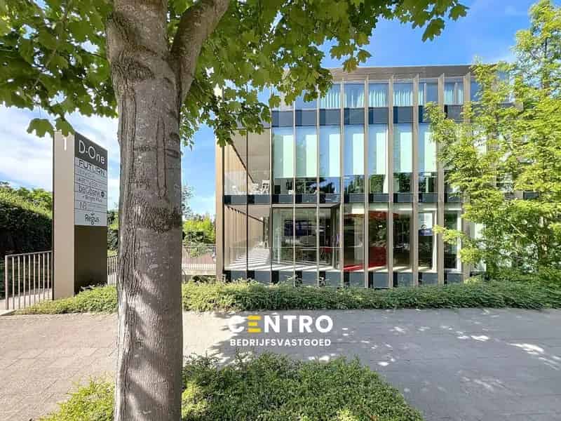 Instapklare kantoorruimte 175 m² TE HUUR in prestigieus D-One gebouw – Kortrijk.