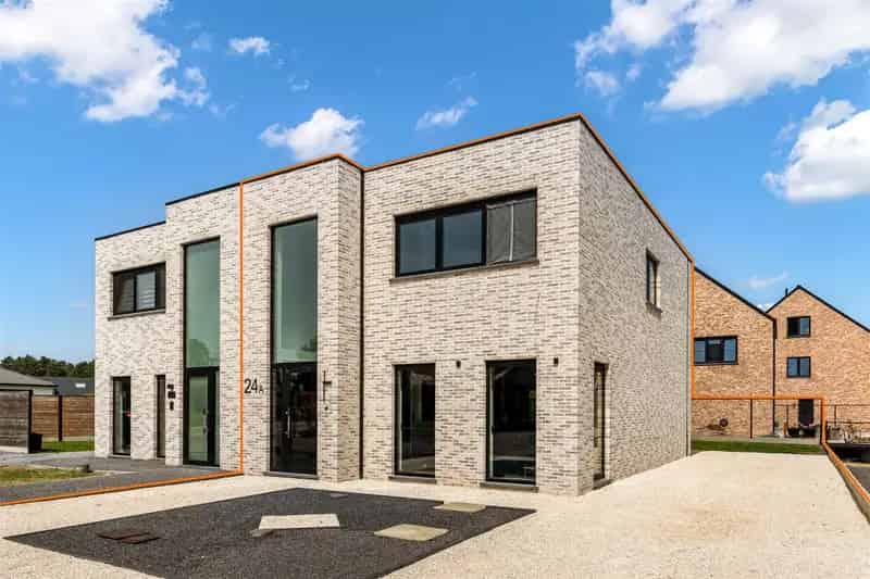 RECENTE WONING MET 3 SLAAPKAMERS EN KWALITATIEVE AFWERKING OP RUSTIGE LIGGING