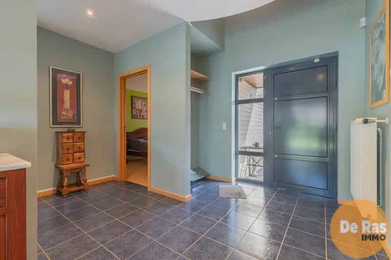 HILLEGEM - Villa in een rustige straat nabij invalswegen