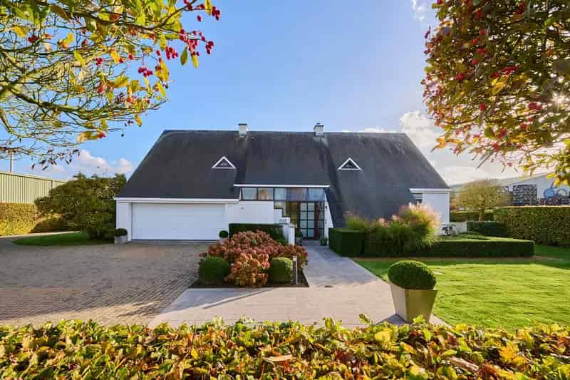 Mooie villa met nieuw te bouwen industriehal