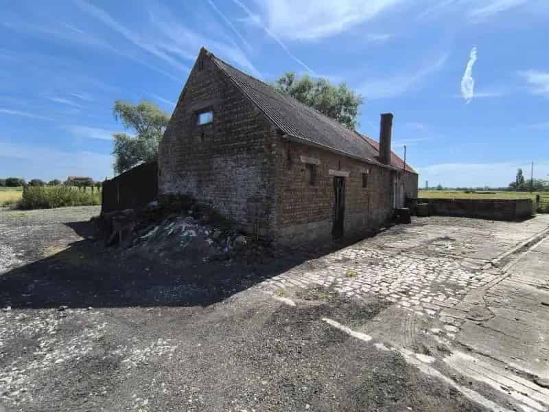 Hoeve met bijgebouwen