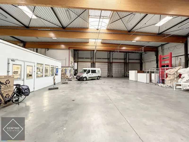 Magazijn met kantoor te huur Roeselare